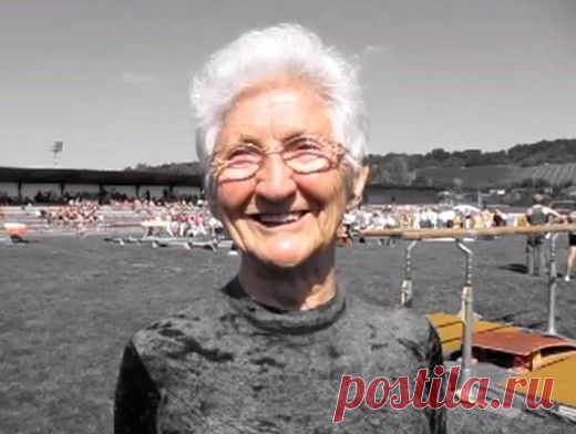 86-летняя гимнастка поразила публику кульбитами на брусьях. «Turnier Der Meister» Котбус 2012 |