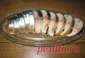Потрясающая соленая скумбрия.
Предлагаю самый удачный рецепт солёной скумбрии, от которой все будут в полном восторге.
Ингредиенты
Соль – 5 ст.л. без верха
Сахар – 2 ст.л.
Чай чёрный без добавок — 3 ст.л.
Лук – 1 шт.
Вода – 1 л
Маринад
В кастрюлю набираем воду, добавляем соль, сахар, нарезанный лук, чай чёрный. Чая можно взять и больше, всё зависит от его качества. Он, во-первых, цвет рыбе придаёт копчёный, а во-вторых, дубильные вещества делают её плотной и красивой. Мари...