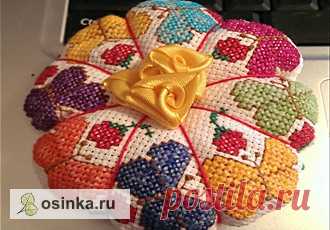 Вышивка в разных техниках игольниц, маячков для ножниц (из интернета)