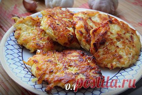 Картофельные оладьи с жаренным лучком – такая вкуснятина, сложно остановиться!