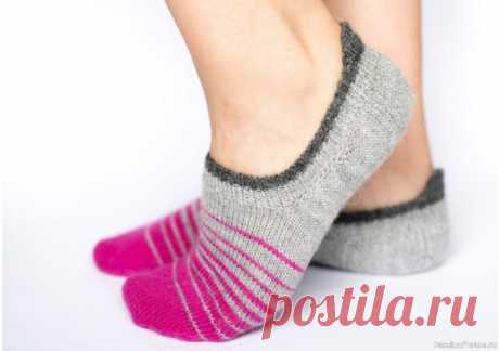 Short socks спицами | Вязание спицами аксессуаров Рассылку следиков делалаhttps://vk.com/public211660768?w=wall-211660768_5955На основе этого МК, связала для себя, более закрытые#shortsocks Вот такая импровизация у меня получиласьВязала из бобинной пряжи на р.38-39общий расход 48 грамм.МК попетельный (pdf) загружен на...