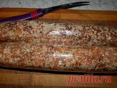 Колбаса из курицы с орехами