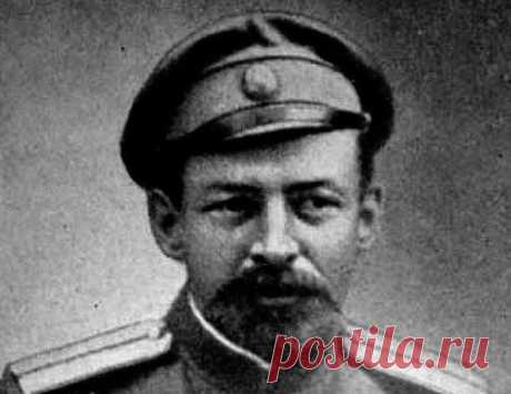 «Обыкновенный дурак»: почему Ленин так называл своего младшего брата Как известно, старший брат Ленина, Александр Ульянов, был казнен за подготовку покушения на императора в 1887 году. Однако у вождя остался еще один брат, Дмитрий, впоследствии ставший врачом. Несмотря на то, что многие историки утверждают, что между Ильичом и его родственниками были прекрасные отношения, некоторые биографы уверяют, что Ленин называл Дмитрия «обыкновенным дураком».