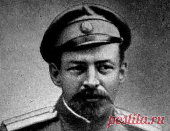 «Обыкновенный дурак»: почему Ленин так называл своего младшего брата Как известно, старший брат Ленина, Александр Ульянов, был казнен за подготовку покушения на императора в 1887 году. Однако у вождя остался еще один брат, Дмитрий, впоследствии ставший врачом. Несмотря на то, что многие историки утверждают, что между Ильичом и его родственниками были прекрасные отношения, некоторые биографы уверяют, что Ленин называл Дмитрия «обыкновенным дураком».
