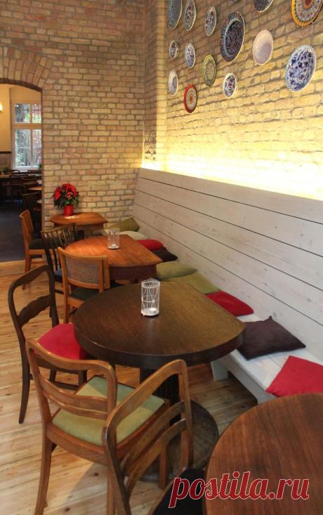 Альберт концептов-вместе с владельцами, Cigdem и Али Йиги Albert Concepts-наряду с владельцами, Cigdem и Ali Yigit-разработал совершенно новую пространственную идентичность для гастрономического кафе Meyan *süßholz (английский язык: лакрица) в B