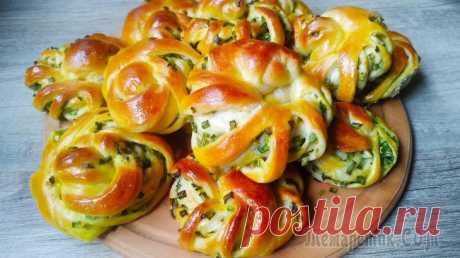 Пуховые булочки с зеленым луком. Сдобные булочки на кефире