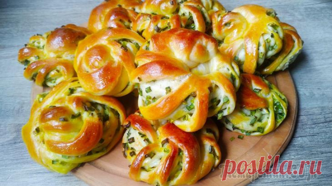 Пуховые булочки с зеленым луком. Сдобные булочки на кефире