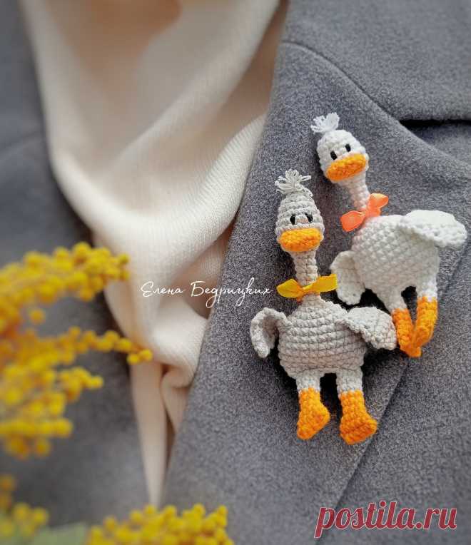 PDF Гусь крючком. FREE crochet pattern; Аmigurumi toy patterns. Амигуруми схемы и описания на русском. Вязаные игрушки и поделки своими руками #amimore - гусь, маленький гусёнок.
