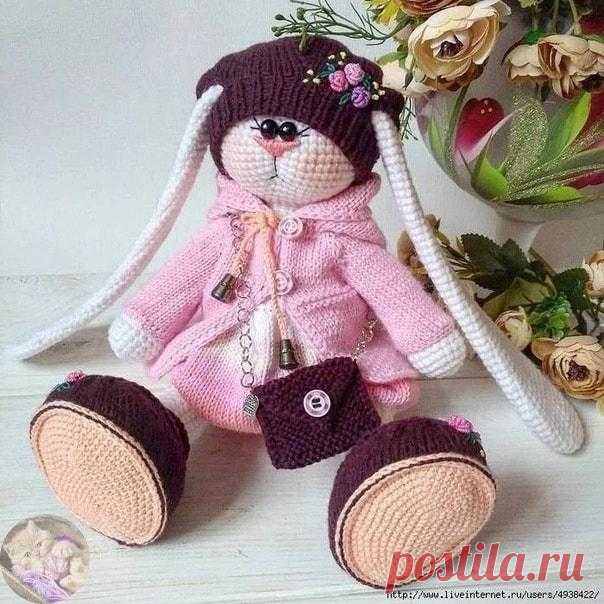 Бесплатный мастер-класс по вязанию Зайка Мия в стиле Тильда крючком. Автор описания - Yana Dym_sky. 🧶Схемы вязания игрушек IRINELY.ART🧵