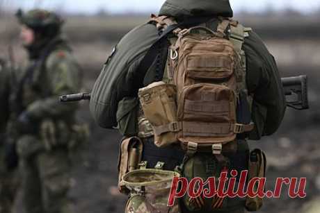 В Херсонской области силовики нашли тайник с боеприпасами и взрывателями. В Херсонской области полицейские совместно с росгвардейцами нашли тайник с боеприпасами. Схрон находился недалеко от поселка Чаплинка. Из него изъяли пять фугасных снарядов калибра 125 миллиметров, 120-миллиметровую минометную мину, три патрона от авиационной пушки, патрон калибра 14,5 миллиметра.