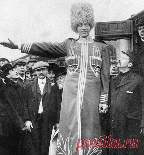 Самый высокий человек на земле жил в Российской империи. История русского великана Федора Андреевича Махнова | Robinson | Яндекс Дзен