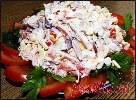 Салат с кальмарами