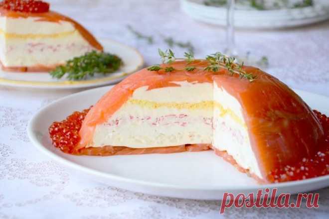 Слоеный закусочный торт с рыбой