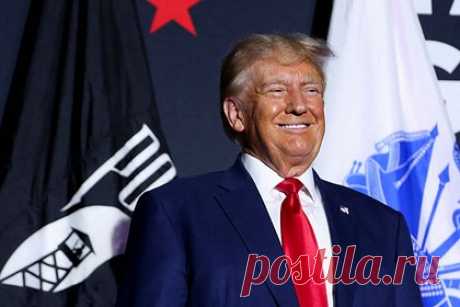 Арест Трампа раскрыл его вес. Непродолжительный арест экс-президента США Дональда Трампа в штате Джорджия сделал достоянием гласности его вес, он составляет 97,5 килограмма при росте 190,5 сантиметра. Бывший американский лидер описан как белый голубоглазый блондин или обладатель волос рыжеватого цвета — в буквальном переводе «клубничного» оттенка.