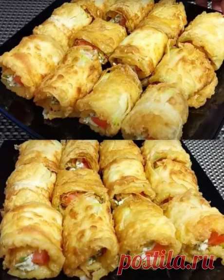 Вкуснее мяса! Бюджетная и необычная закуска!

Майонез — 3 ст.л.;
Соль — щепотка;
Сыр твёрдый — 100 г;
Чеснок — 3 зубчика;
Укроп — пучок;
Чёрный молотый перец — щепотка;
Помидор — 1 шт.;
Мука — 200 г;
Яйца — 3 шт
Кабачки — 2 шт.;

Кабачки нужно нарезать вдоль тонкими пластинами, положить в глубокую емкость и посолить. Пока кабачки впитывают соль, на маленьких резцах терки натираем сыр.

Натираем в сыр чеснок, добавляем черный молотый перец и майонез. Шинкуем мелко укроп, вы...
