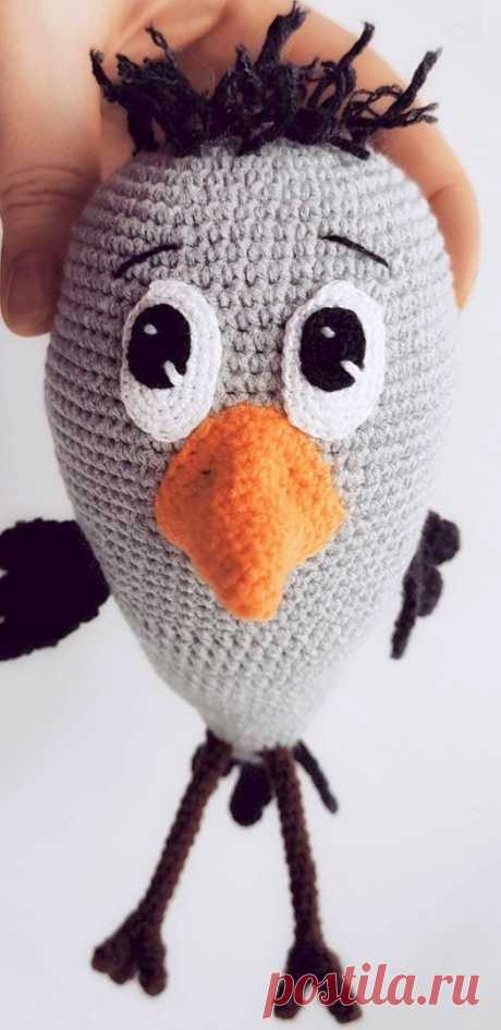 PDF Воронёнок крючком. FREE crochet pattern; Аmigurumi bird patterns. Амигуруми схемы и описания на русском. Вязаные игрушки и поделки своими руками #amimore - ворона, ворон, птица, птичка.