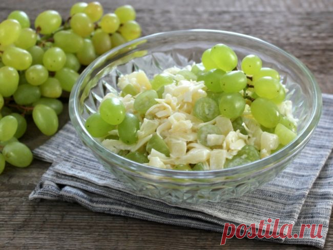 Виноградный салат с сыром