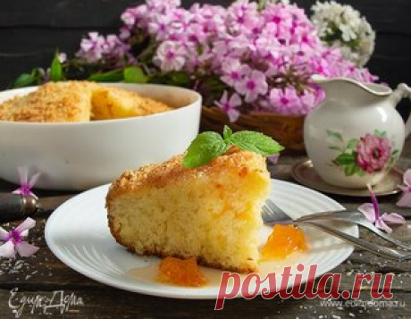 Кухен на ряженке Описание. Очень вкусный пирог с кокосовой стружкой, пропитанный жирными сливками — немецкий кухен на ряженке. Ингредиенты для теста простые и доступные, тесто похоже на то, что идет на кексы и маффины. В рецептуре указываю вес продуктов в граммах. Если нет кухонных весов, то возьмите по одному стакану сахара и ряженки, полтора стакана муки, чайную ложку разрыхлителя, половину стакана кокосовой стружки (точный вес продуктов в этом рецепте не критичен).