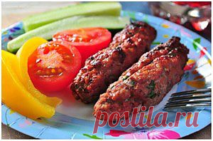 Кабаби - простой рецепт вкусного кавказского блюда
Кабаби это Люля-Кебаб по-грузински. Я их готовлю на сковородке, но всё равно получается очень вкусно.   Рецепт тут