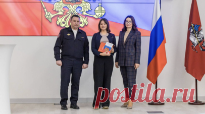 Более 3600 москвичей получили первые паспорта в МФЦ в День Конституции. Заммэра Москвы по вопросам социального развития Анастасия Ракова рассказала, что более 3,6 тыс. юных жителей получили свои первые паспорта в торжественной обстановке по случаю Дня Конституции в офисах «Мои документы». Читать далее