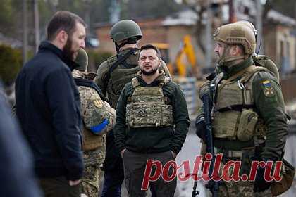 Зеленский объявил Крымский мост целью ВСУ. В России назвали это утверждение западной индульгенцией Киеву на убийства. Президент Украины Владимир Зеленский назвал Крымский мост целью для Вооруженных сил страны. Об этом он заявил на Аспеновском форуме по безопасности в Колорадо (США). Он сказал, что этот инфраструктурный объект якобы используется для доставки боеприпасов и милитаризации Крыма.