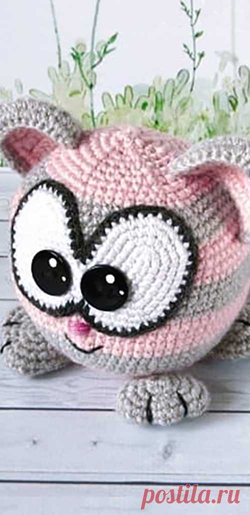 PDF Котошарик крючком. FREE crochet pattern; Аmigurumi animal patterns. Амигуруми схемы и описания на русском. Вязаные игрушки и поделки своими руками #amimore - маленький котик, кот, кошечка, кошка, котенок.