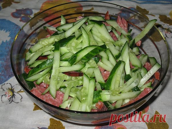 Салатик на скорую руку! Быстро и очень вкусно.