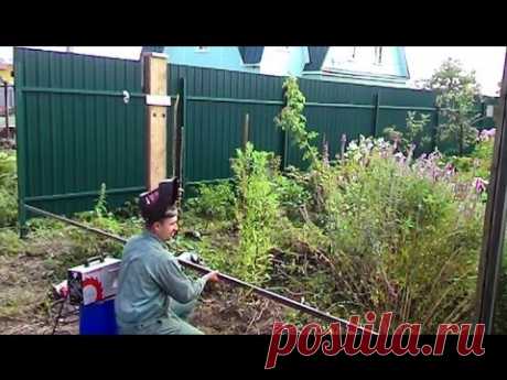 Креативный способ приваривания направляющих на заборный столб ✔