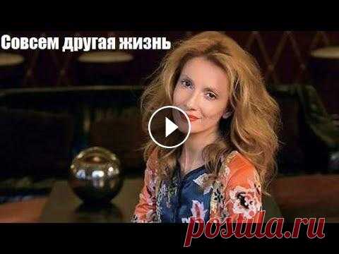 Смотрим мелодраму, жизненное кино, Совсем другая жизнь Рита Чащина счастлива в браке. Но безоблачная семейная жизнь в одночасье рушится: после празднования 20-летней годовщины свадьбы женщина узнает об изм...