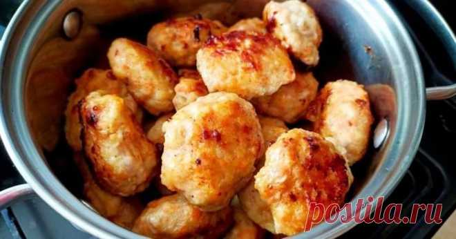 Мини котлеты из куриного и свиного фарша на сковороде
