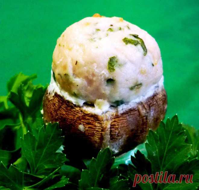 Шампиньоны с сырным кремом и шапочкой из куриной грудки. Рецепт c фото, мы подскажем, как приготовить!