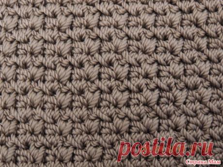 Прошу помощи с узором Доброго дня, рукоделочки! У меня есть маленькая сумочка, и я хотела бы связать ещё одну таким же рисунком. Прошу вашей помощи с узором крючком - у самой разобраться что-то не получается.