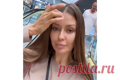 Виктория Боня описала свою внешность без макияжа фразой «практически голая». Российская телеведущая и блогерша Виктория Боня описала свою внешность без макияжа фразой «практически голая». 44-летняя знаменитость опубликовала в соцсетях видео, на котором она запечатлела себя в светло-коричневой кофте и с распущенными волосами. На размещенных кадрах видно, что на ее лице отсутствует косметика.
