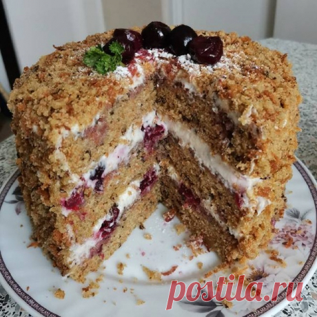 Морковный торт с ромовой вишней

Ингредиенты
Ромовая вишня
500 гр вишни
100 мл воды
100 мл рома
250 гр сахара
1/2 ч. л. корицы
на кончике ножа мускатный орех
Морковный бисквит (20 см)
150 гр растительного масла
300 гр сахара (коричневого/тростникового/белого)
5 яиц
100 гр сливочного масла
300 гр муки
400 гр моркови
200 гр орехов (у меня грецкие)
3 ч. л. разрыхлителя
1/2 ч. л. соды
2 ч. л. корицы
1/2 ч. л. мускатного ореха
Крем
400 гр сливочного сыра
200 гр сливок 33%
150 г...