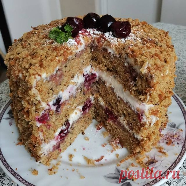 Морковный торт с ромовой вишней

Ингредиенты
Ромовая вишня
500 гр вишни
100 мл воды
100 мл рома
250 гр сахара
1/2 ч. л. корицы
на кончике ножа мускатный орех
Морковный бисквит (20 см)
150 гр растительного масла
300 гр сахара (коричневого/тростникового/белого)
5 яиц
100 гр сливочного масла
300 гр муки
400 гр моркови
200 гр орехов (у меня грецкие)
3 ч. л. разрыхлителя
1/2 ч. л. соды
2 ч. л. корицы
1/2 ч. л. мускатного ореха
Крем
400 гр сливочного сыра
200 гр сливок 33%
150 г...