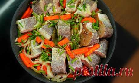Минтай с овощами покоряет с первого укуса. Рыбный ужин без затрат