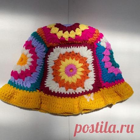 I made a hat. Not just any hat but a hat for THE @sharinashahrin_ 😮💨😮💨😮💨❤️You dont even understand the honour and joy this has brought me 😭❤️❤️I want to say i dont have favourites but i cant 😵💫😵💫👊🏼This was way out of my usual colour pallete and thats why i love it so much x