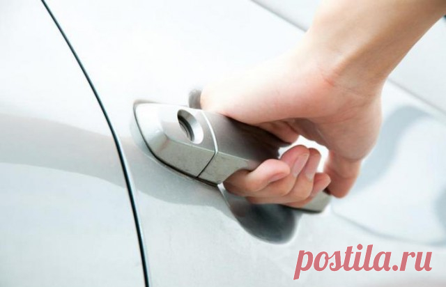 Как открыть автомобиль, если ключи остались в салоне