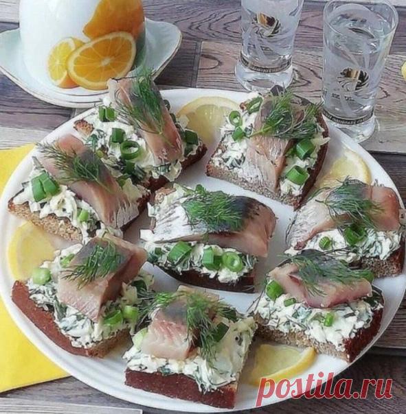 ТАРТИНКИ С СЕЛЕДКОЙ 