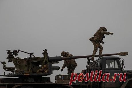 В ЛНР обнаружили крупный схрон с оружием и боеприпасами ВСУ. Сотрудники министерства государственной безопасности (МГБ) и МВД Луганской народной республики (ЛНР) обнаружили крупный схрон вооружения и боеприпасов Вооруженных сил Украины (ВСУ) в Беловодском районе. В схроне найдены в том числе патроны разного калибра, мины и запалы к ним, гранаты, окопные заряды.