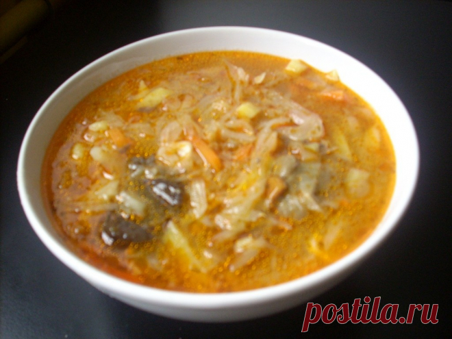 Щи валаамские (постные ) На 1 л воды: грибы сушеные - 40 г, свежие - 350-400 г, капуста - 400 г, лук репчатый - 40 г, корень петрушки - 20 г, мука - 20 г, перец черный - 6 горошин, два лавровых листа, зелень петрушки и укропа…