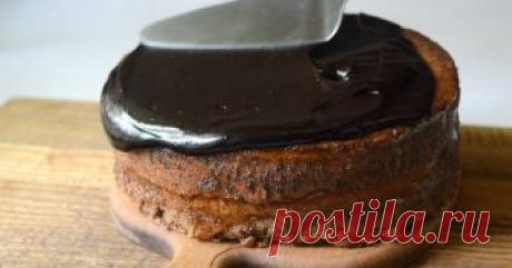 ТОП-11 РЕЦЕПТОВ САХАРНОЙ ГЛАЗУРИ астопите масло и добавьте остальные ингредиенты. Мешайте до кремообразного состояния. Масло растапливаем в сотейнике, добавляем к нему молоко и соль, растворяем сахарную пудру.