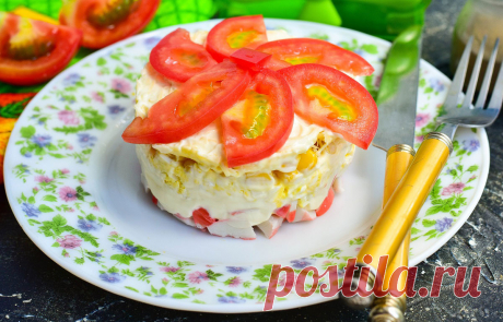 Бюджетные салаты - 15 простых и вкусных рецептов Салатом называют холодное или горячее блюдо из различных продуктов, заправленное соусами. Представляем 15 рецептов салатов из простых недорогих продуктов.