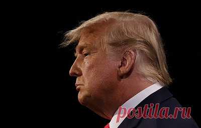 Бывший помощник Трампа заявил о проведении ФБР 35 обысков у сторонников экс-президента. Стивен Бэннон отметил, что обыски "проводились в манере гестапо"