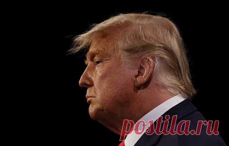 Бывший помощник Трампа заявил о проведении ФБР 35 обысков у сторонников экс-президента. Стивен Бэннон отметил, что обыски &quot;проводились в манере гестапо&quot;
