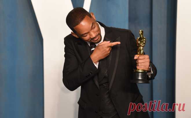 Уилл Смит решил уйти из Академии киноискусств после случая на «Оскаре». Актер ушел из американской киноакадемии после того, как во время церемонии «Оскар» ударил комика Рока, который пошутил над его женой. Позднее Смит заявил, что никогда больше не позволит насилию взять верх над разумом