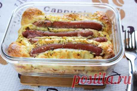 «Toad in a Hole» или «Жаба в норке» – это сосиски, запеченные в Йоркширском пудинге.