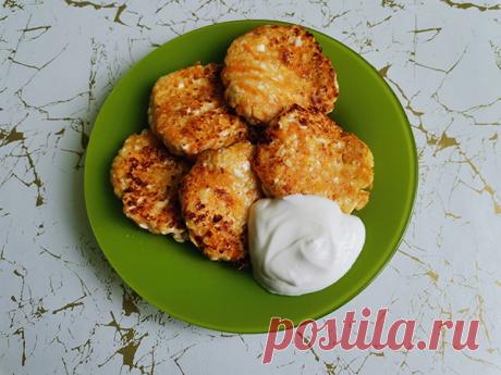 Сырники с морковью и с творогом - рецепт на vse-o-ede-online.ru Сырники с морковью очень полезное блюдо. Творог просто прекрасно сочетается с различными овощами, но в данном рецепте пойдет речь именно о моркови.