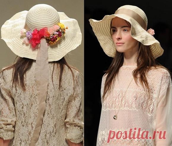ДЕКОР ЛЕТНЕЙ ШЛЯПКИ Летнюю шляпку можно украсить живыми цветами и листьями. Это самое простое украшение, привлекательное и стильное. Но, правда, недолговечное. Если на даче цветут розы, акация, лилии или ромашки, то они …