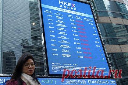 Акции китайских компаний обвалились до минимума за пять лет. По итогам торгов в среду, 31 января, главный фондовый индекс материкового Китая CSI 300 упал на 0,9 процента, достигнув минимума за пять лет. По итогам января китайские акции обвалились уже на 6,3 процента. Опрошенные Bloomberg эксперты указывают, что основной причиной такой динамики остается недоверие инвесторов.